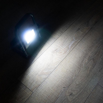 Rox Şarjlı Genel Amaçlı Çalışma Feneri 700 Lümen