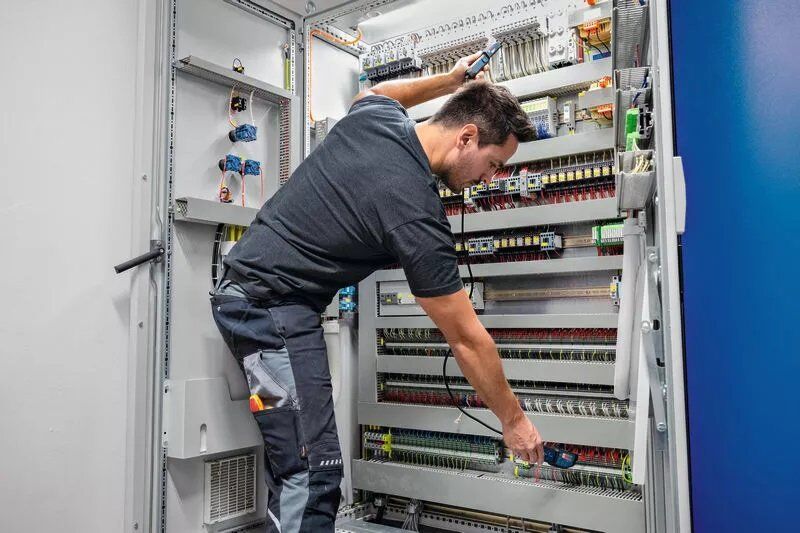 BOSCH GVT 1000-15 Multimetre Elektrik Ölçüm Aleti Avometre