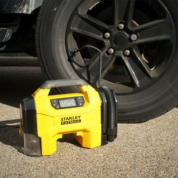 STANLEY SXVI02001A 12V/18V 2Ah Li-ion Şarjlı 160 PSI Dijital Göstergeli Lastik&Yatak Şişirme Pompası+Araç Süpürgesi