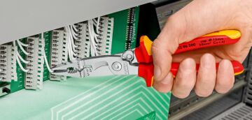 KNIPEX VDE 1000 Volt Çok Fonksiyonlı Elektrikçi Pensesi Yaylı 200 mm (1396200)