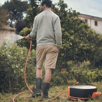 FISKARS 1025933 Tekerlekli Otomatik Hortum Makarası 360 Derece