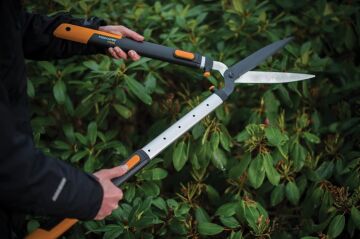FISKARS HS86 SmartFit Teleskopik Çit Budama Makası (1013565)